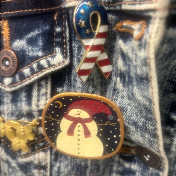 🦋 GJG Los Angeles Vintage Denim Vest w/ Collectible Pins – Size S - Picture 5 of 8